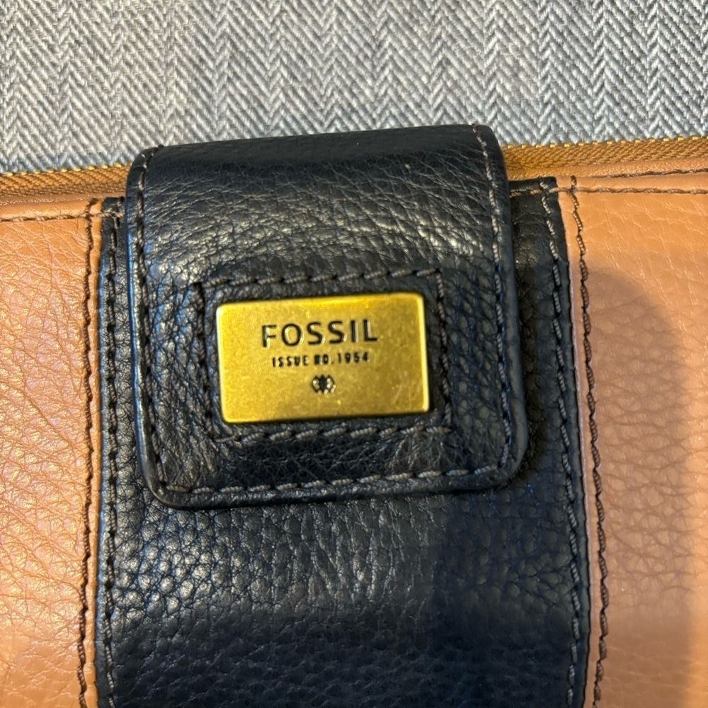 Fossil Pebble Leather Wallet Wristlet - image 4